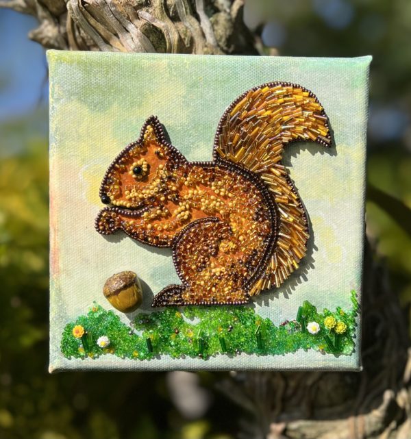 Squirrel with a nut - Maria Laura Art